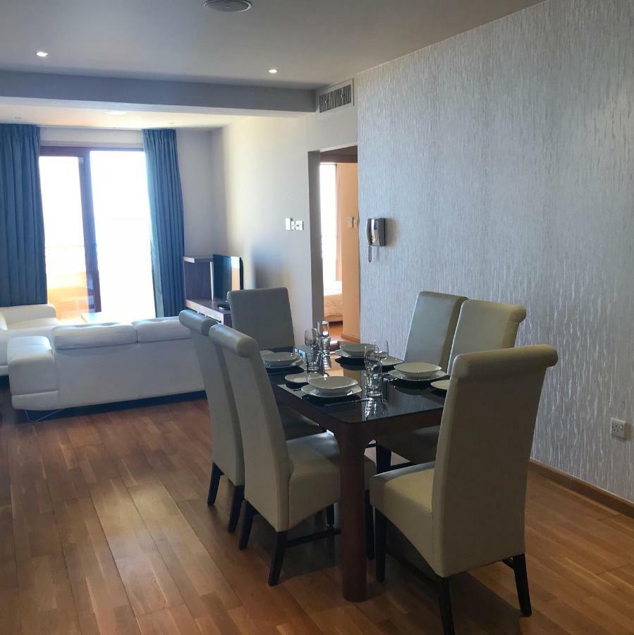 Sea View Central Apt Ithaki Ларнака Екстериор снимка